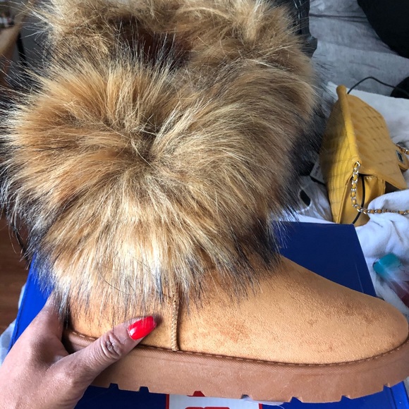 Run half size smaller - Picture 2 of 4